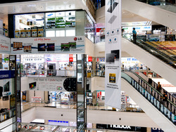 Sim Lim Square (D7), Shop House #584131291